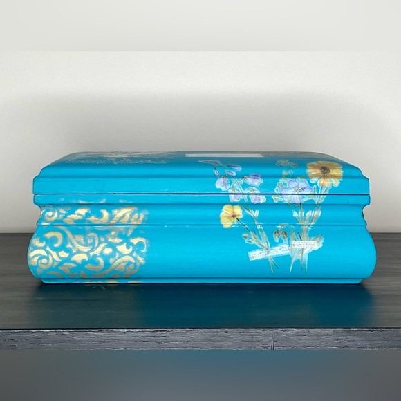 Tourquoise Wildflower Vintage Painted Jewelry Box - Picture 3 of 11